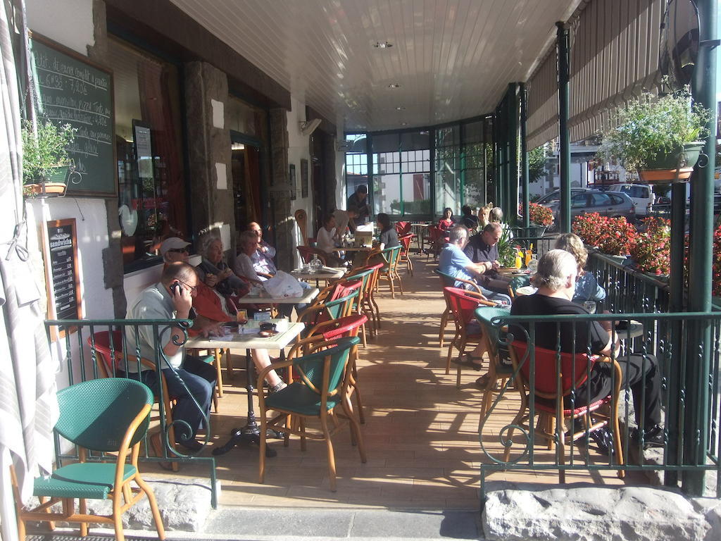 Hotel-Cafe Du Trinquet Cambo-les-Bains Exterior foto
